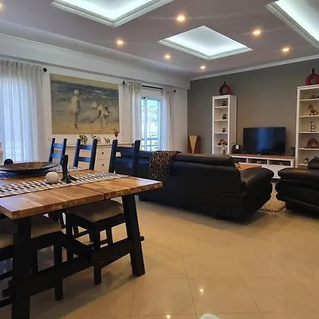 Dionisio Apartment *